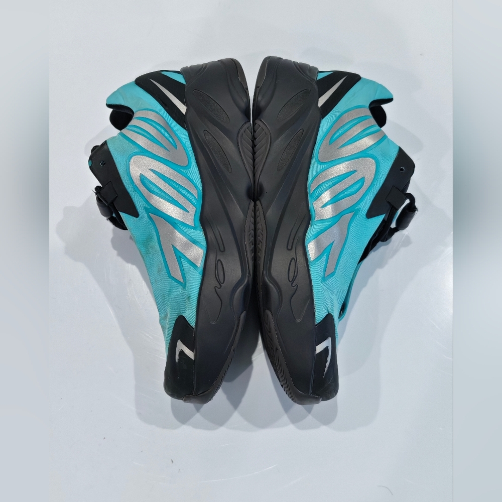 *SOLD* Adidas YEEZY 700 MNVN Kid's US2